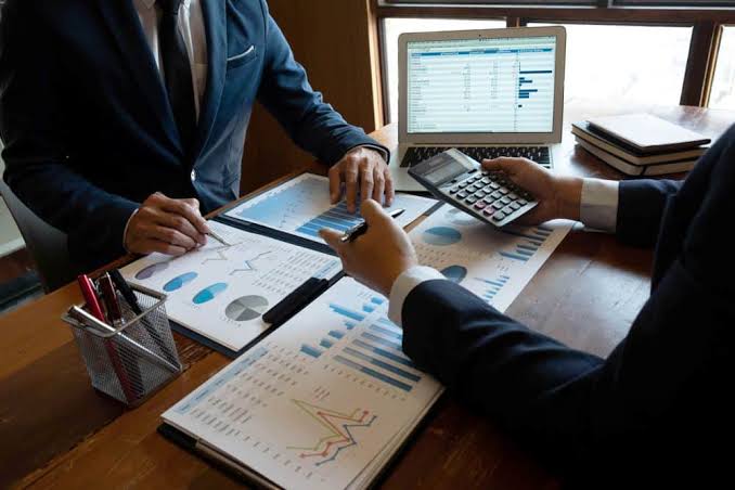 Why Monthly Bookkeeping Keeps Your RAK Business Compliant