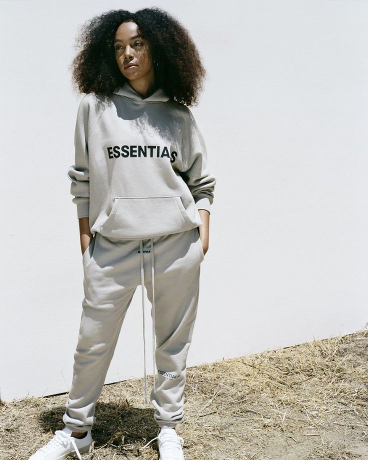 Essentials Hoodie: The Perfect Blend of Comfort, Simplicity, and Modern Streetwear